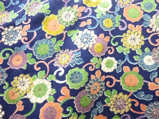  菊唐草模様小紋着物